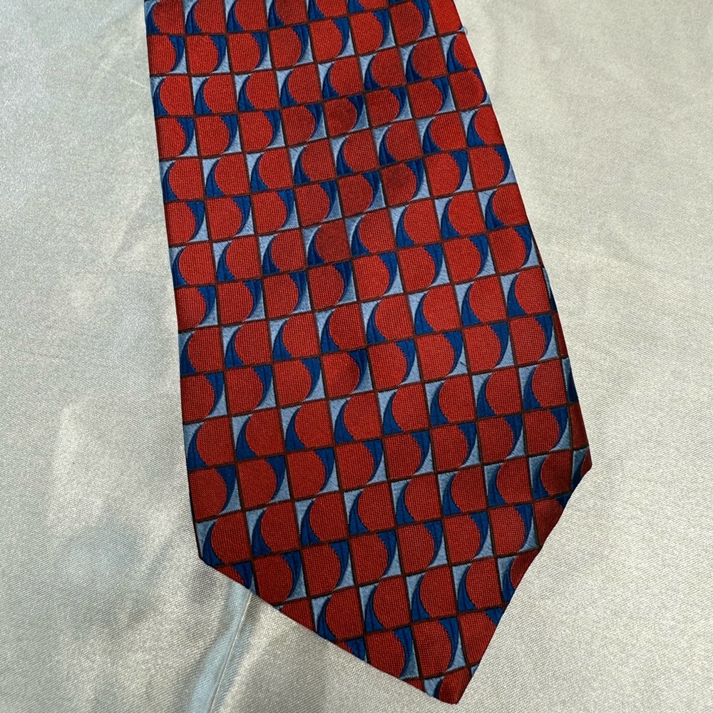Tommy Hilfiger Vintage Geometric Men’s Red and Blue Neck Tie 100% Silk